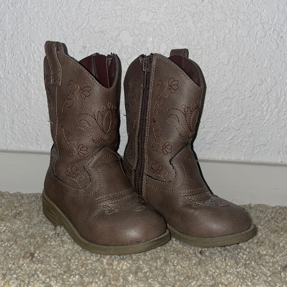 Brown cowgirl boots 🤠 🐮 👢